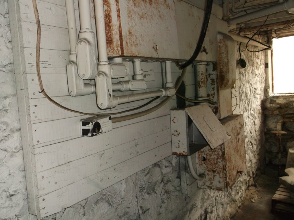 basementnorthhallwayelectricalservicepanel.jpg